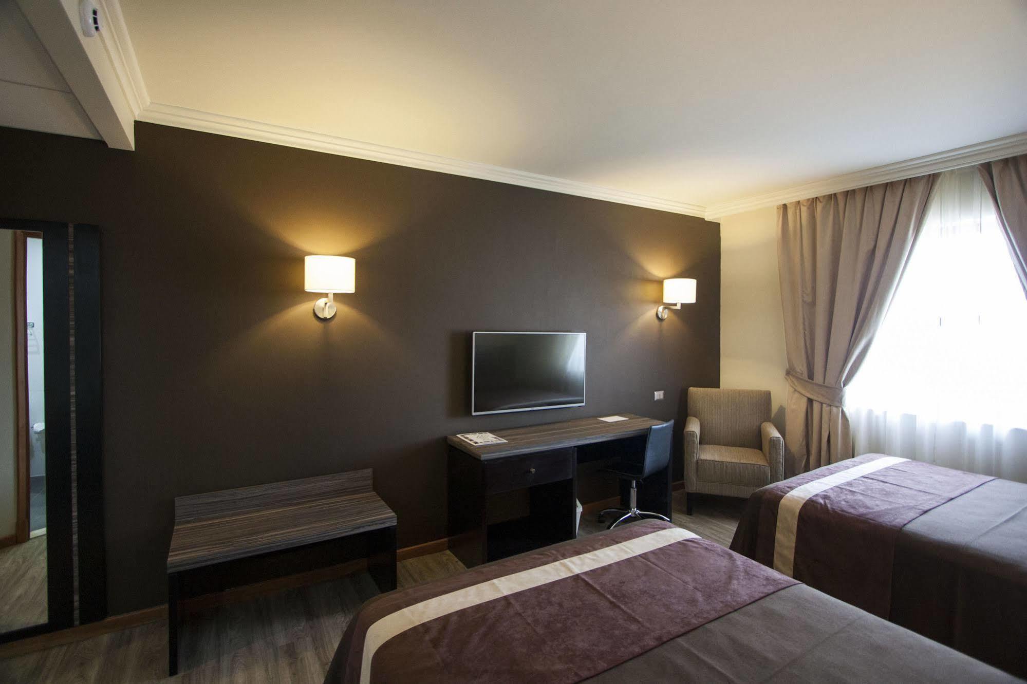 Hotel Diego De Almagro Osorno Buitenkant foto